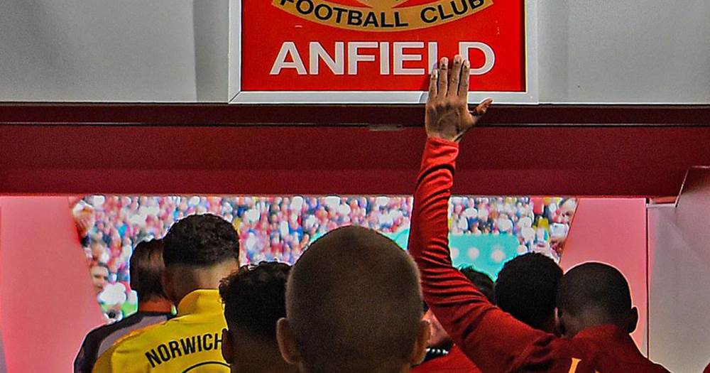 Anfield Tunnel Cams Reveal How Excited The Reds Were To Finally Touch The Anfield Plaque Tribuna Com