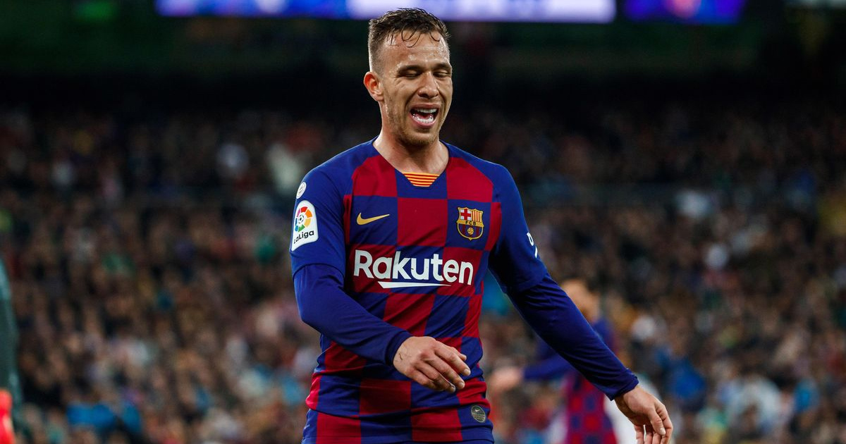 Sport: Barca medical team aiming to bring Arthur back for Napoli game